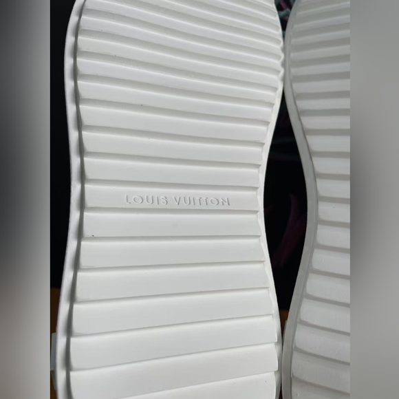 Louis Vuitton Time Out Sneaker - Picture 15 of 16